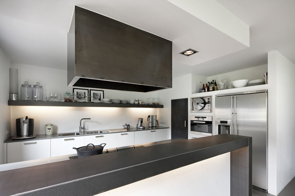 Interieur - Blank gelakt stalen ombouw afzuigkap