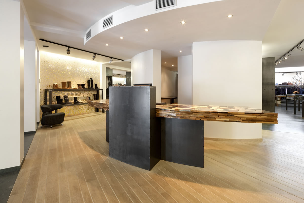 Interieur - Blank gelakt stalen winkel interieur